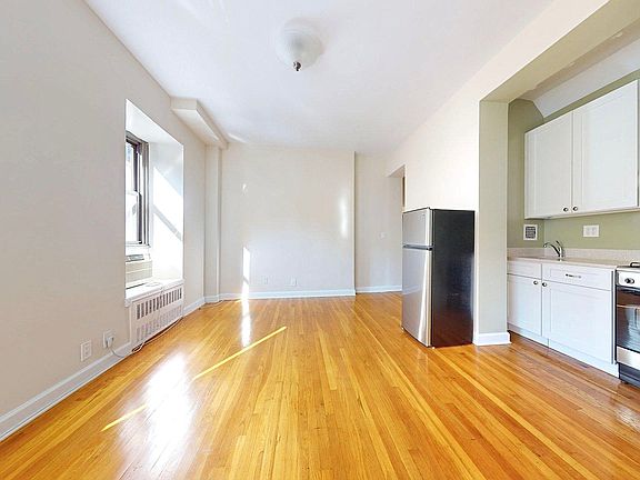 2nd image of 1125 Lexington Ave #2E