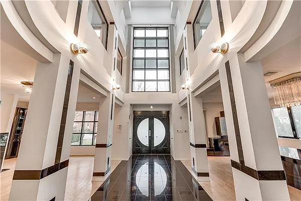 Sold by Exclusive Properties Sotheby's International Realty | media 4