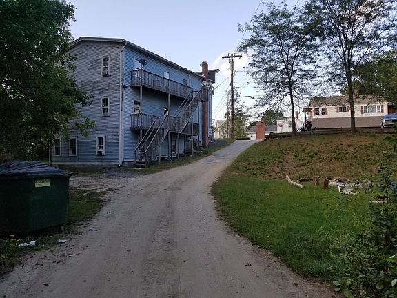 Driveway in the middle of 2 yd