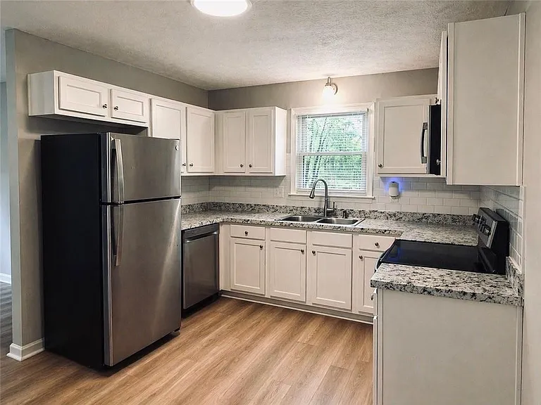 4311 E Paulding Dr — Photo 3