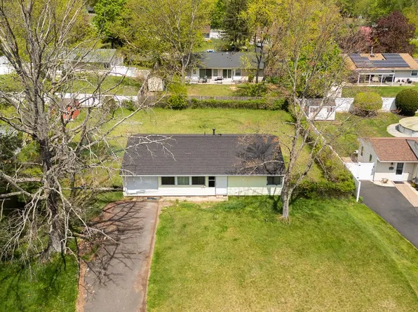 39 Richford Rd, Kendall Park, NJ 08824