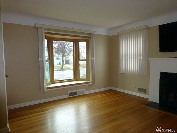 Bay windows for that natural sunlight!