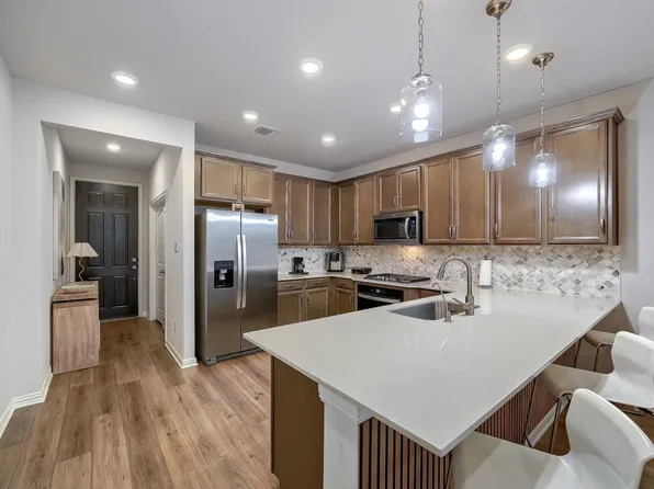 511 Palo Brea Loop, Hutto, TX 78634