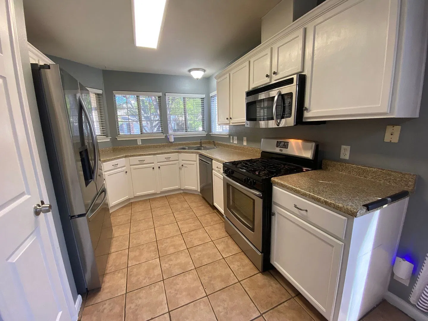 Step into comfort and convenience at 5215 Coppermead Lane! — Photo 4
