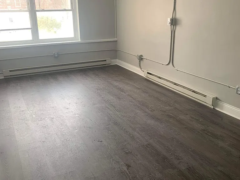 Fully Remodeled Apartments Available Now — Photo 6