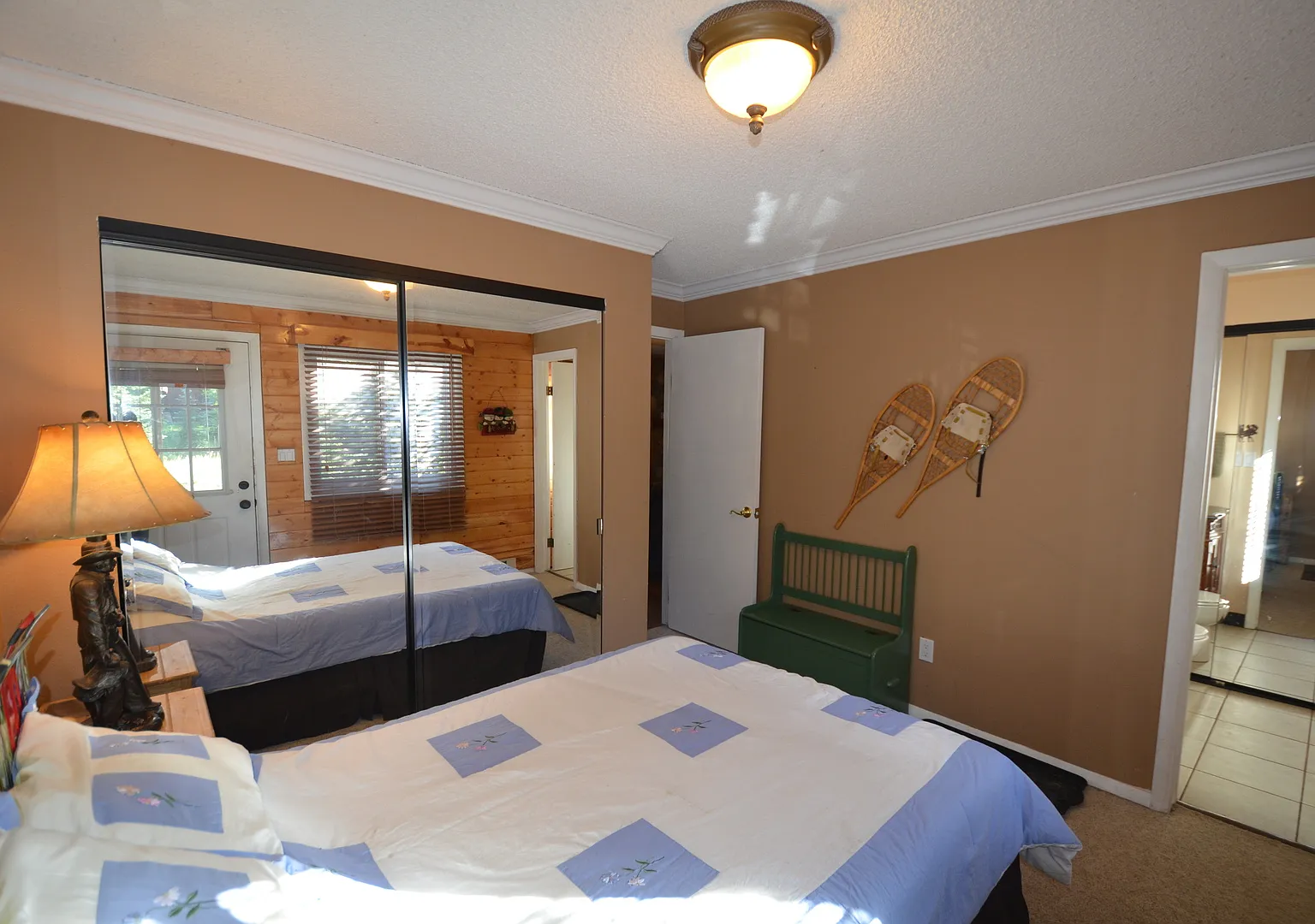 Year lease! Views of Quandary! 3 Bedrooms! On Bus Route — Photo 4