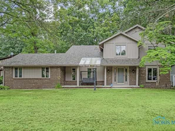 2374 Saint James Woods Blvd, Toledo, OH 43617