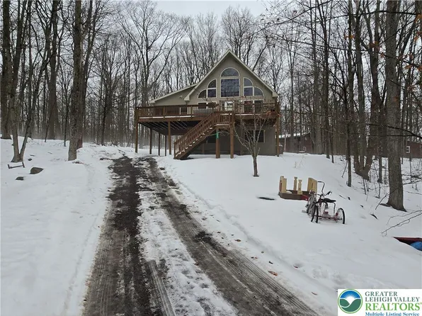 104 Flo Ct, Pocono Lake, PA 18347