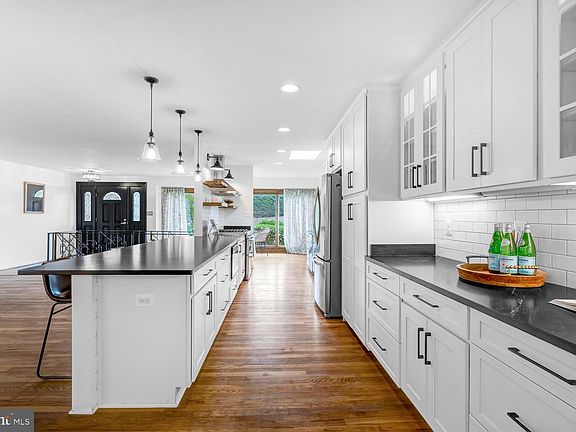 2nd image of 8809 Gateshead Rd