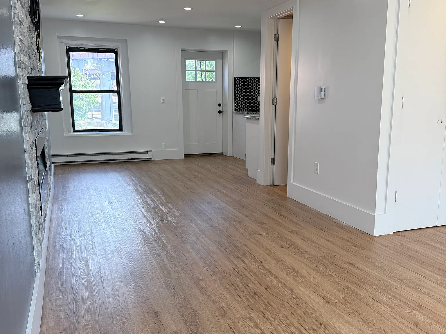 2 bed, 1057 sqft, $1,650 — Photo 2