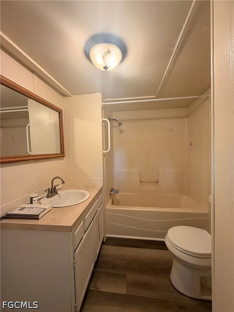 2 bed, 1.0 bath, 911 sqft, $795 — Photo 4