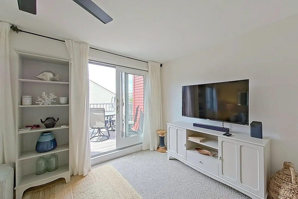214 Goddard Row - 1 — Photo 3
