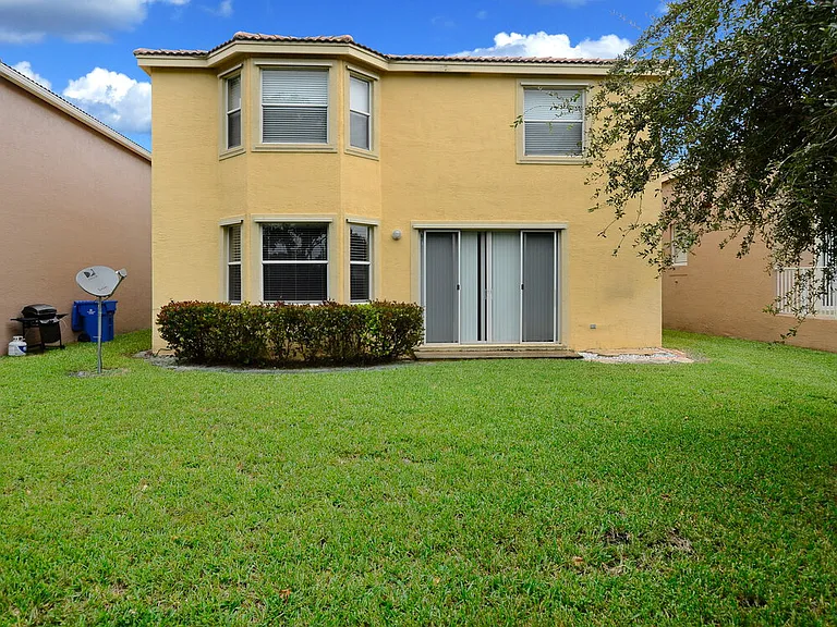 1603 Briar Oak Dr — Photo 2