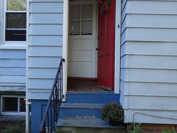 2nd image of 641 Whitney Ave APT 1D
