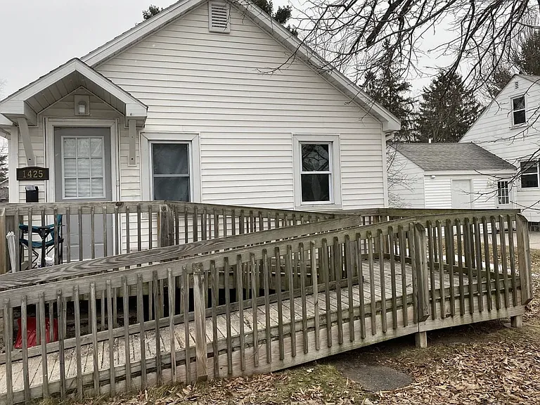 1425 Soo Marie Ave — Photo 8