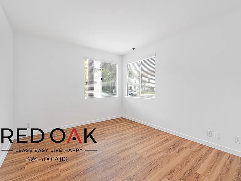 7370 Hawthorn Ave #105 — Photo 13
