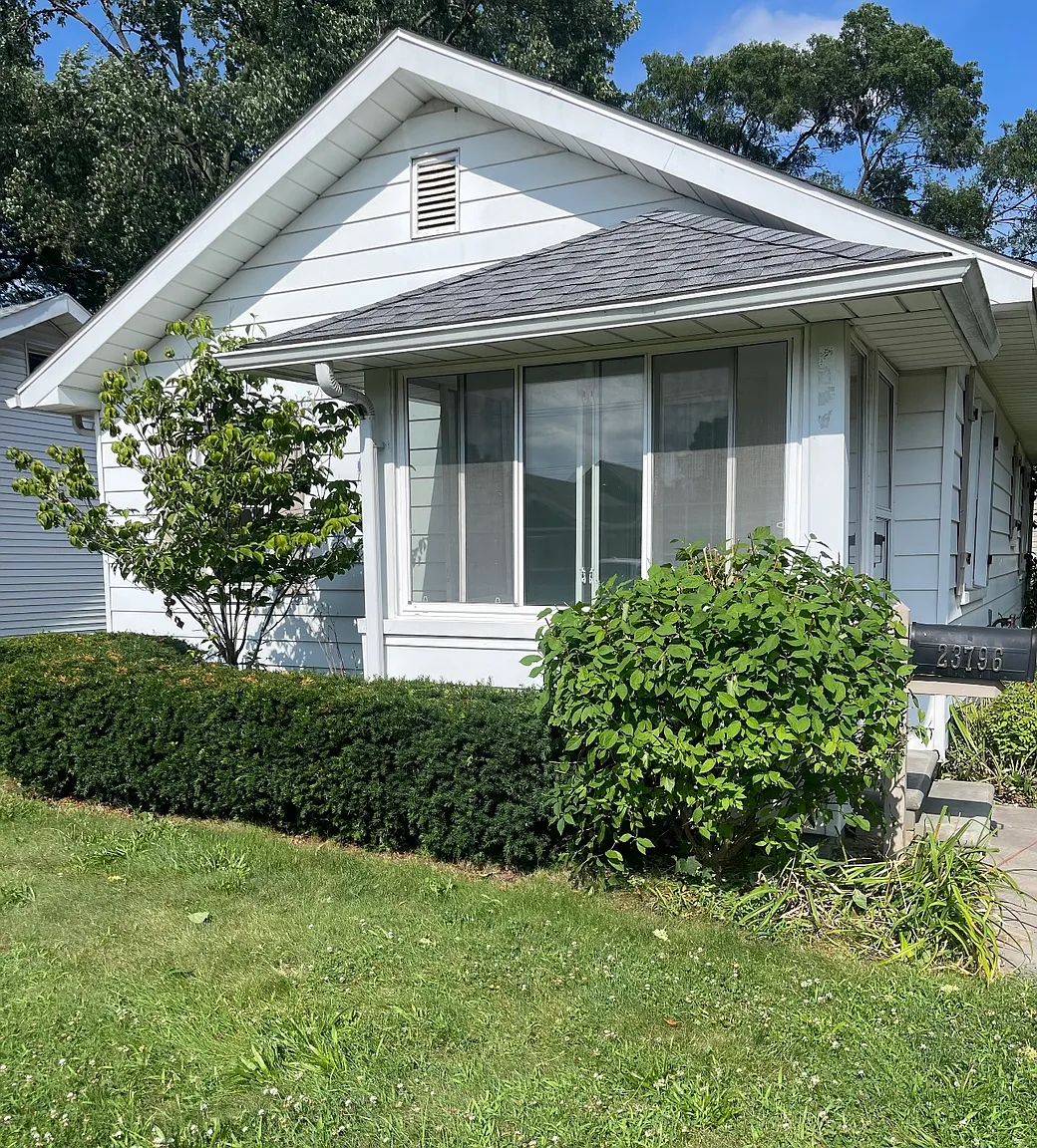 23796 Reynolds Ave photo 1