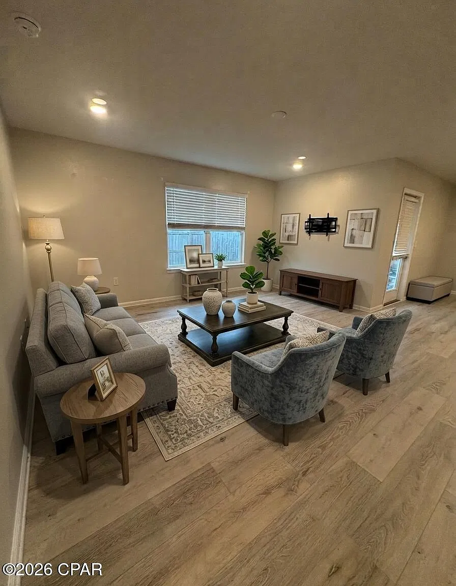 4 bed, 1752 sqft, $2,400 — Photo 2