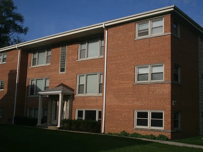 1333 Woodview Ln — Photo 1