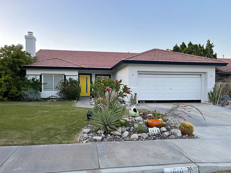 1610 Amelia Way — Photo 2