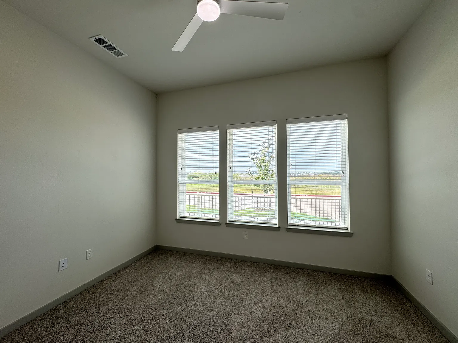 2 bed, 1165 sqft, $1,699 — Photo 3
