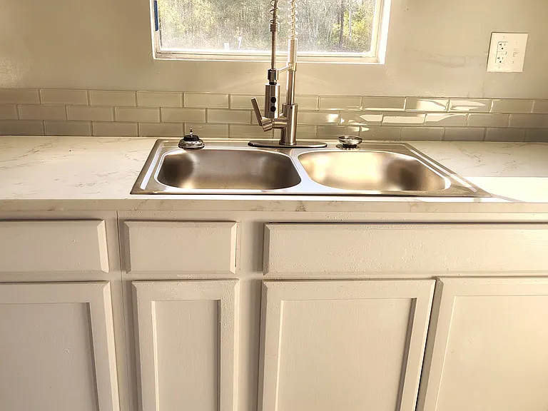25 Carson Ave — Photo 8