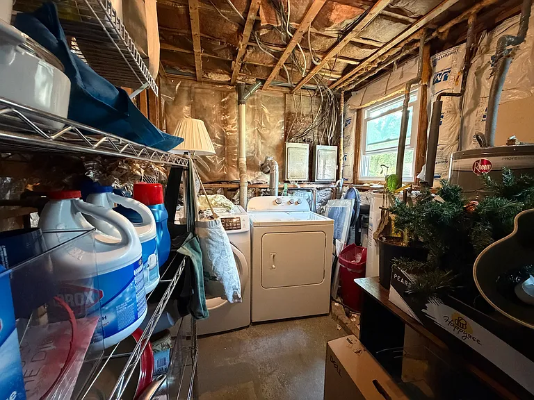 Shared Washer/Dryer In Unit