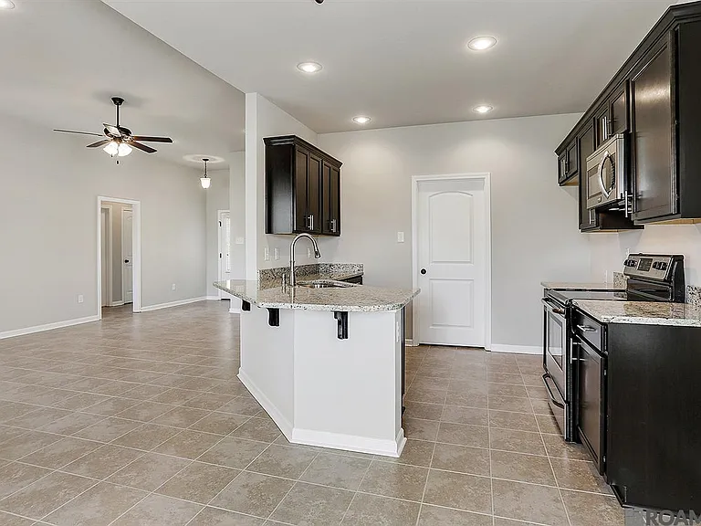 18322 Sunset Park Dr — Photo 2