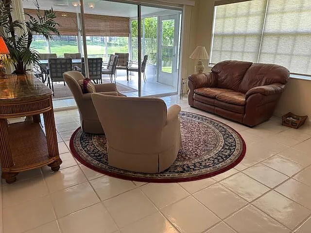 1880 SW Springfield Ct — Photo 7