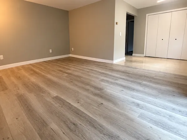 821 Minnesota Dr APT 5, Troy, MI 48083