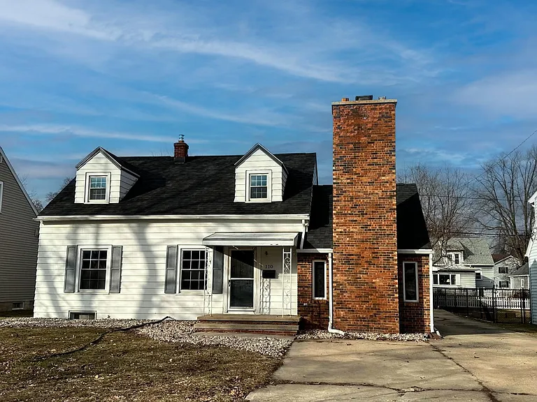 110 E Frances St — Photo 1