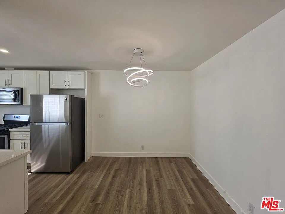 3 bed, 2.0 bath, 1350 sqft, $3,900 — Photo 2