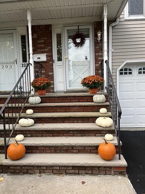 3 bed, 2.5 bath, 1987 sqft, $5,000 — Photo 2