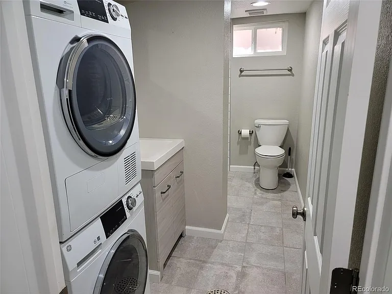 2834 Curtis St #3 — Photo 12
