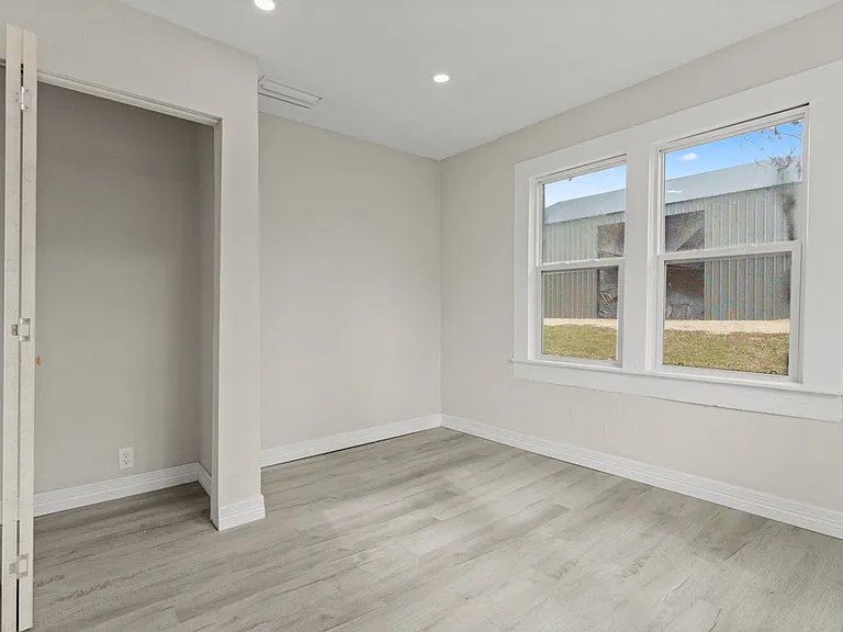 760 E Johnson St — Photo 19