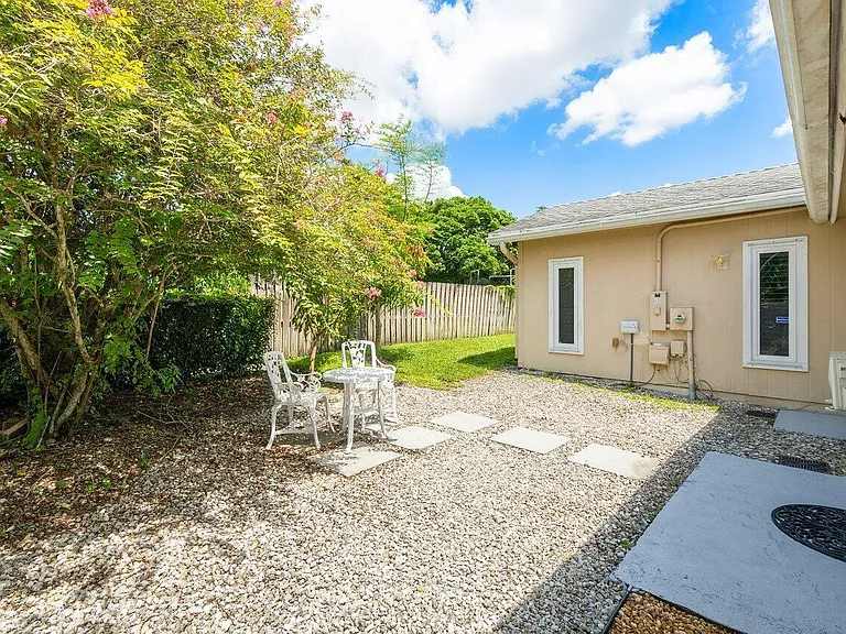 1190 Sachem Head Ter — Photo 18