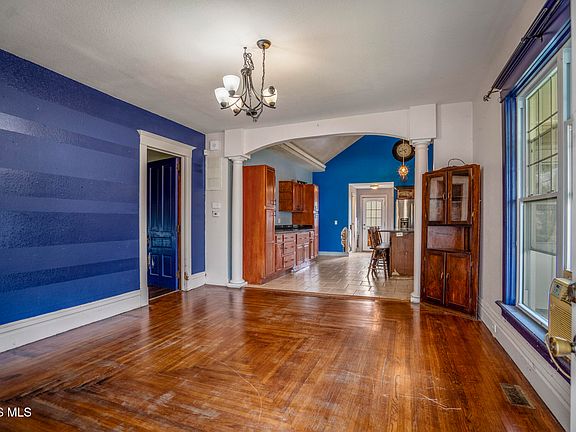 5th image of 300 S Cherry St