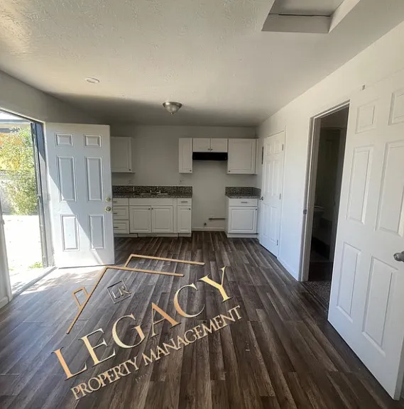 415 1/2 Lincoln Ave #B — Photo 2