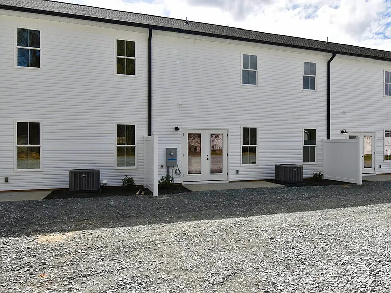 168 W Allen St — Photo 9