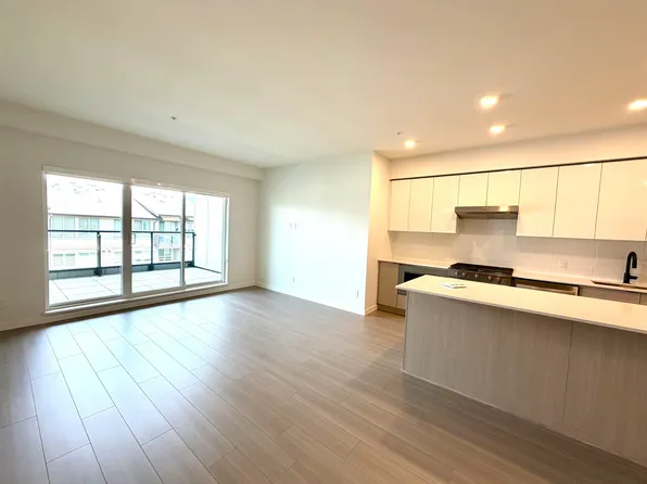 2277 Hawthorne Ave #404, Pt Coquitlam, BC V3C 1W3