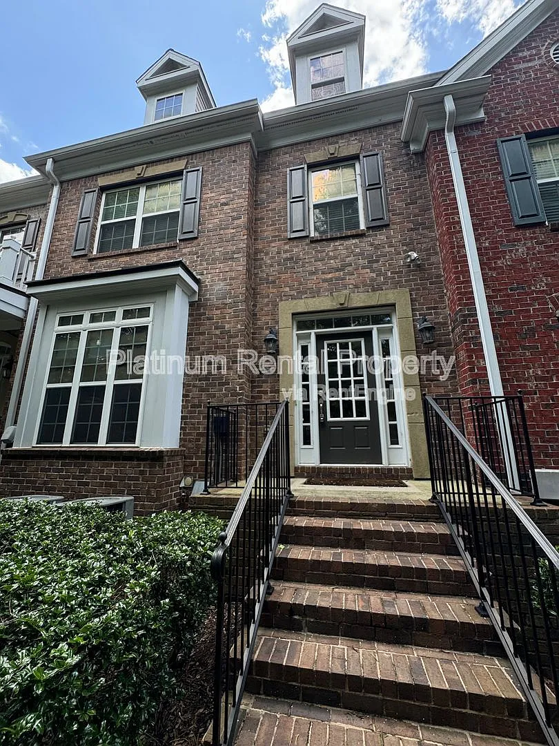 4 bed, 3.5 bath, 2400 sqft, $3,000 — Photo 3