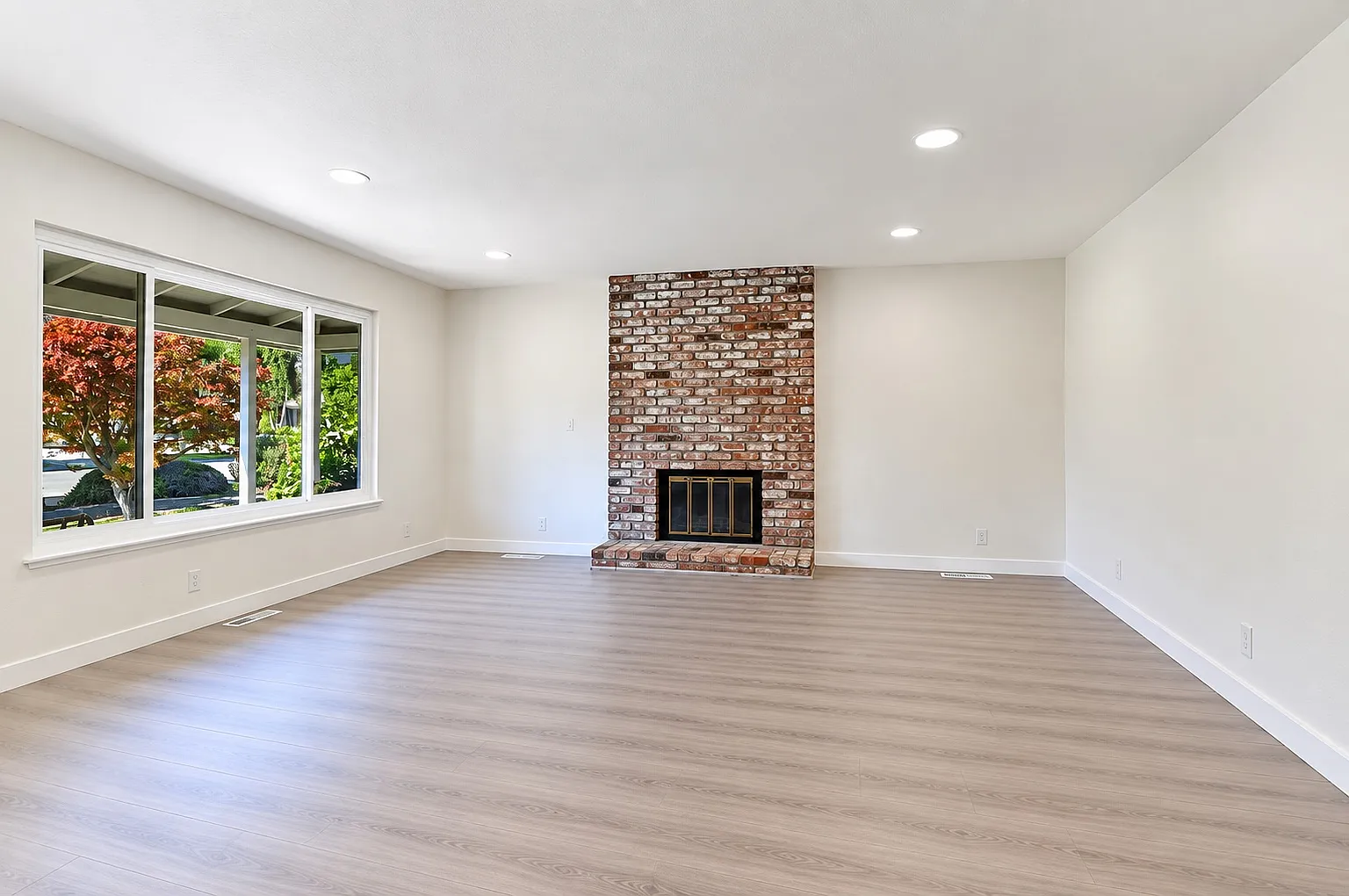 3 bed, 1363 sqft, $5,300 — Photo 3
