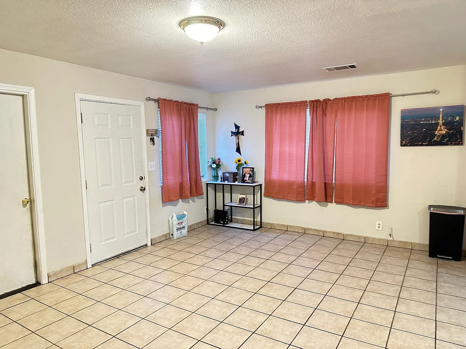 3 bed, 1155 sqft, $2,550 — Photo 3