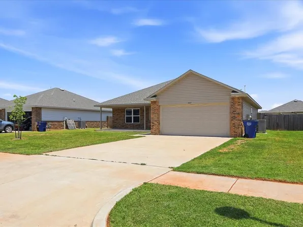 1012 S Blackjack Ln, Mustang, OK 73064