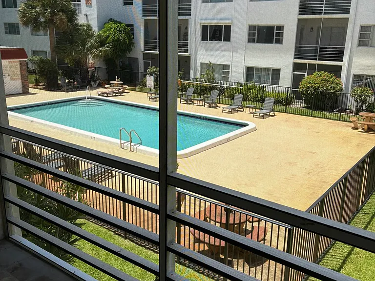 4500 N Flagler Dr #C9 — Photo 2