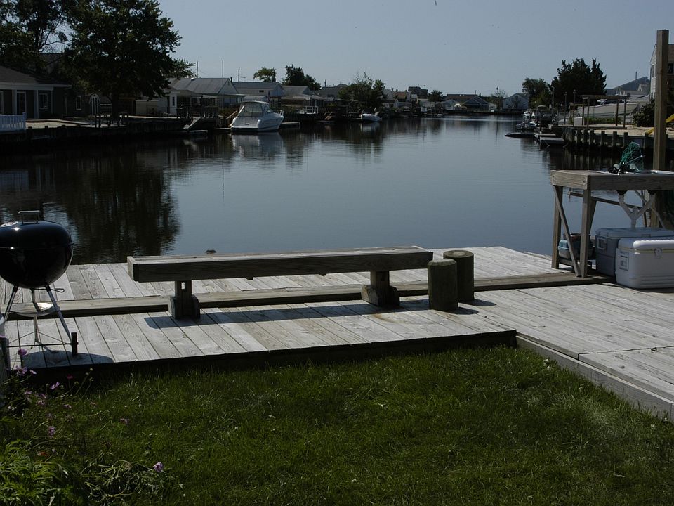 2nd image of 25 W Sail Dr