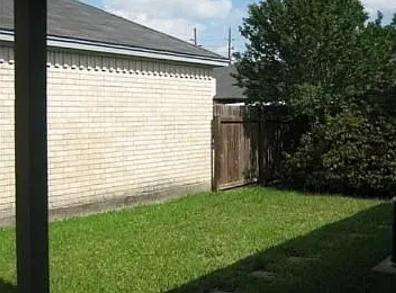 1512 Bryant Way — Photo 2