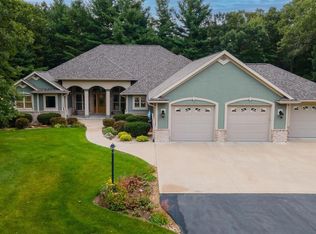 935 Clearview Ct, Plover, WI 54467