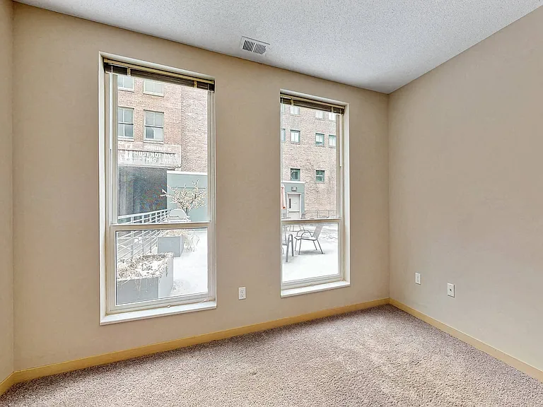 L14 Flats — Photo 35