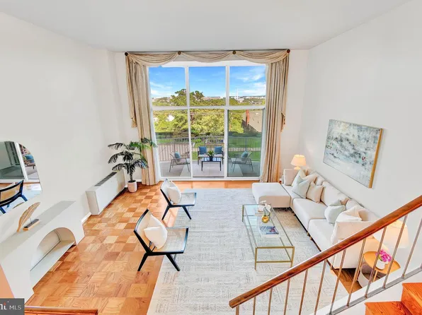 1200 N Nash St APT 220, Arlington, VA 22209